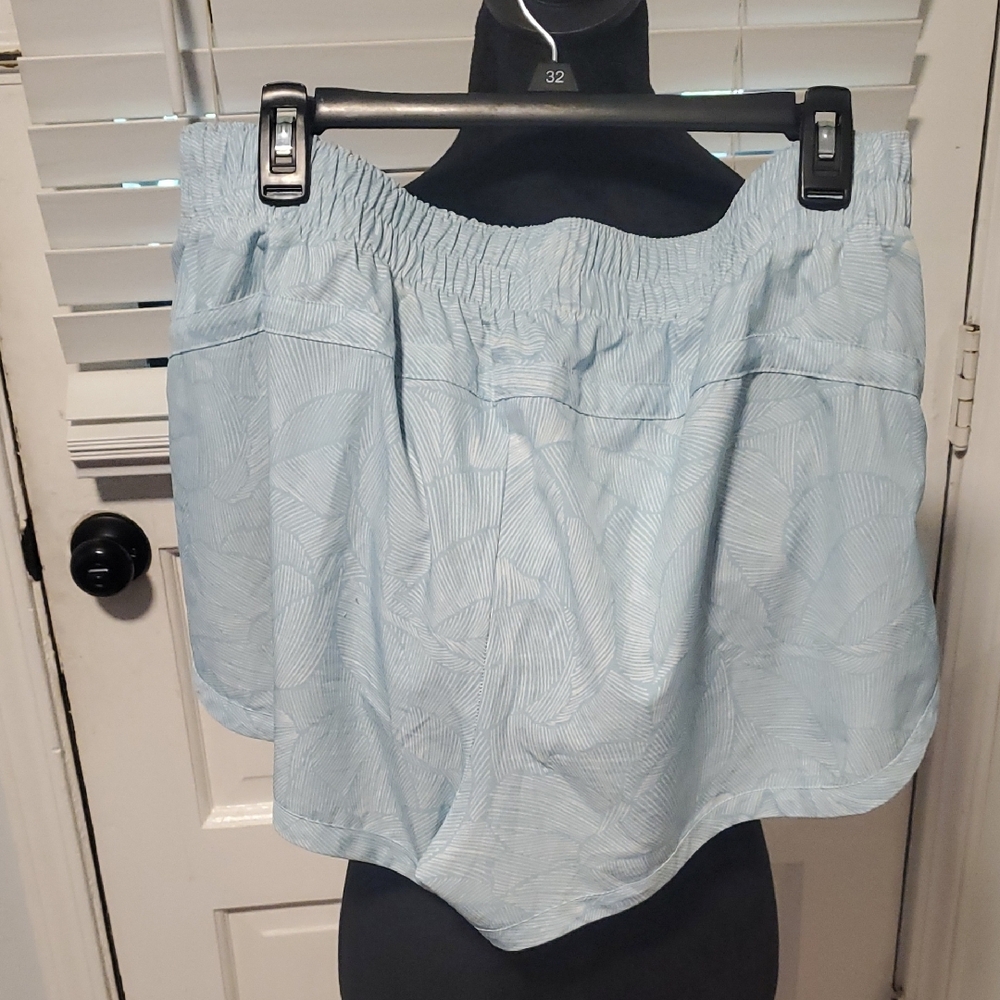 Gap Light Blue Patterned Active Shorts - image 6